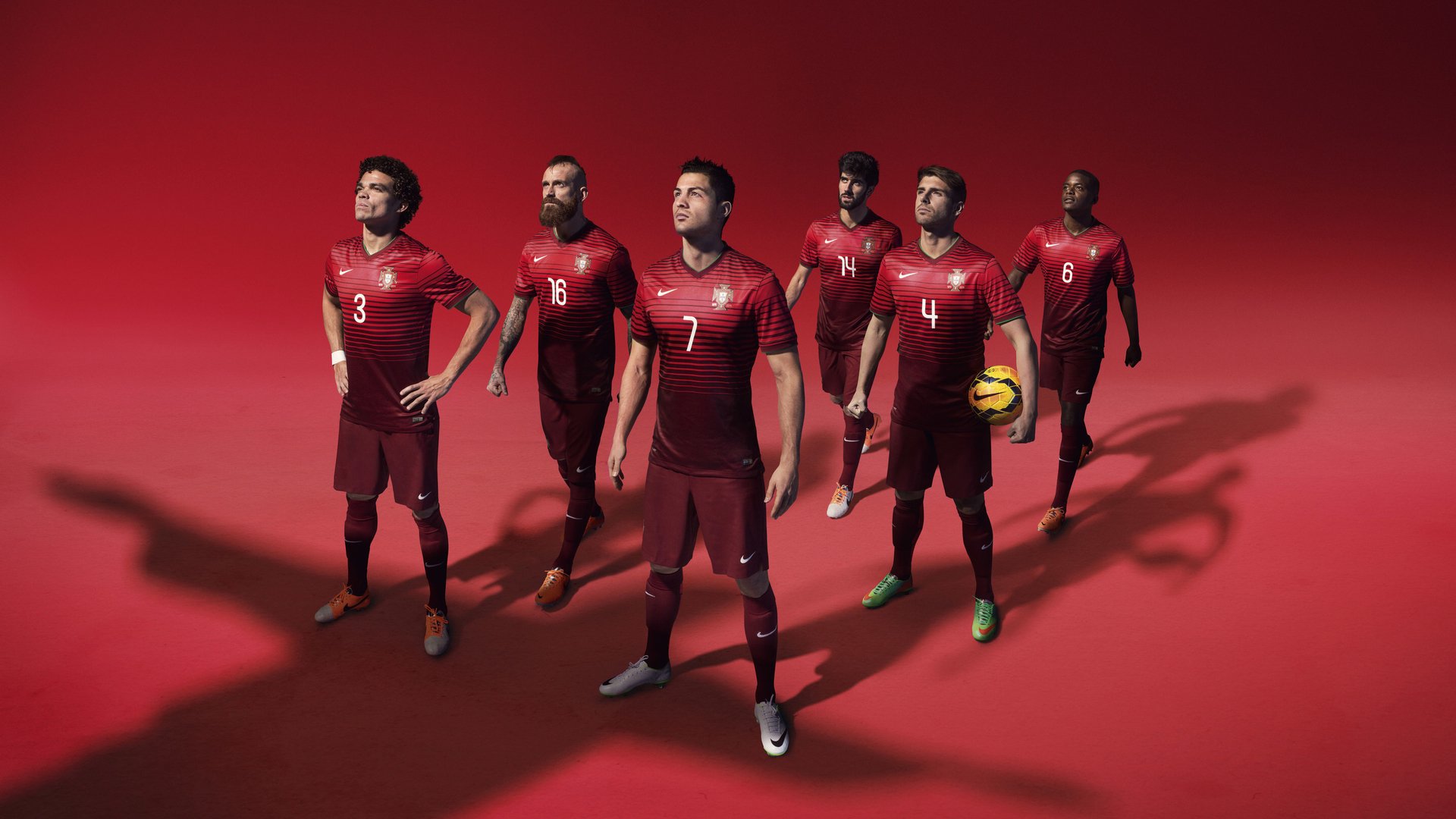 球迷“疯狂应援”背后：形成独特的“队魂文化”，球迷疯狂庆祝